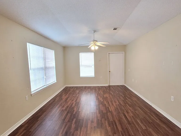 7802 Heirloom Dr — Photo 8