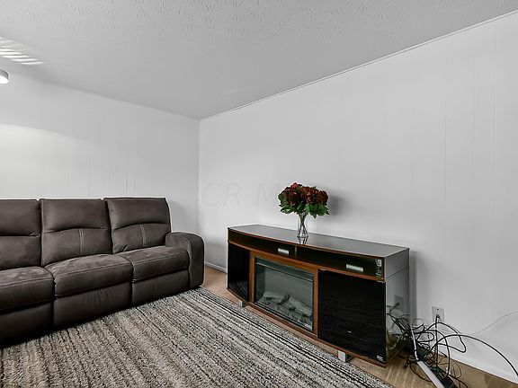 3rd image of 2152 Hanby Sq S