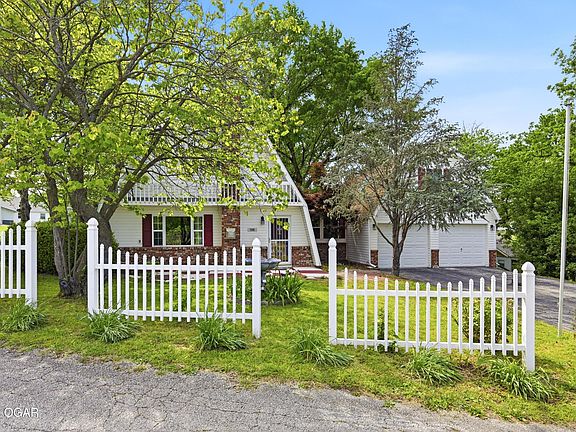 3rd image of 166 Cobb Hill Rd