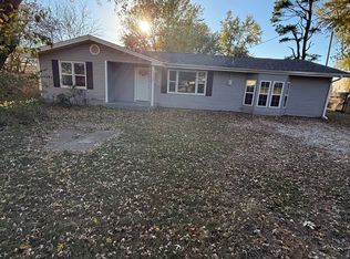 1523 N Rainbow Ave, Springfield, MO 65803