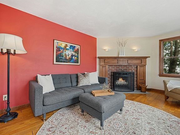 3rd image of 12 Monmouth St