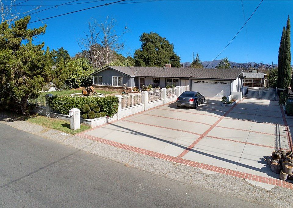 1st image of 8522 De Celis Pl