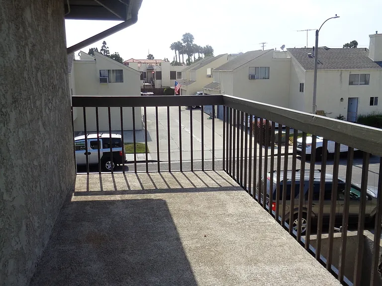607 E Utica Ave — Photo 3