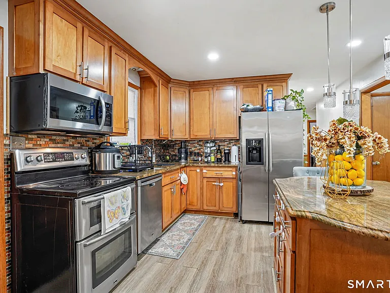 7 Newport Dr — Photo 9