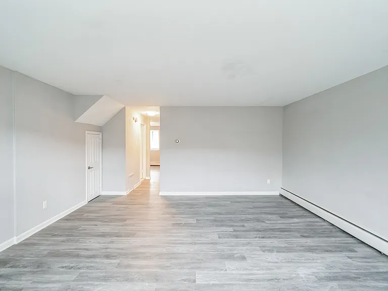 The Revere Apartments — Photo 17