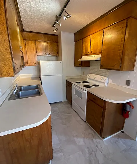 Timberlane Apartments — Photo 7