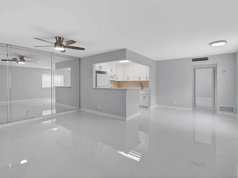 11 Brittany Ave #A — Photo 7