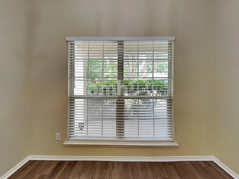210 Hilltop Dr — Photo 6