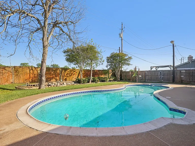 3212 Wavecrest St — Photo 32