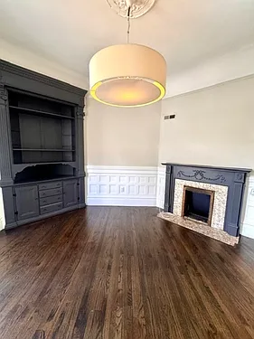 1703 Oak St — Photo 4