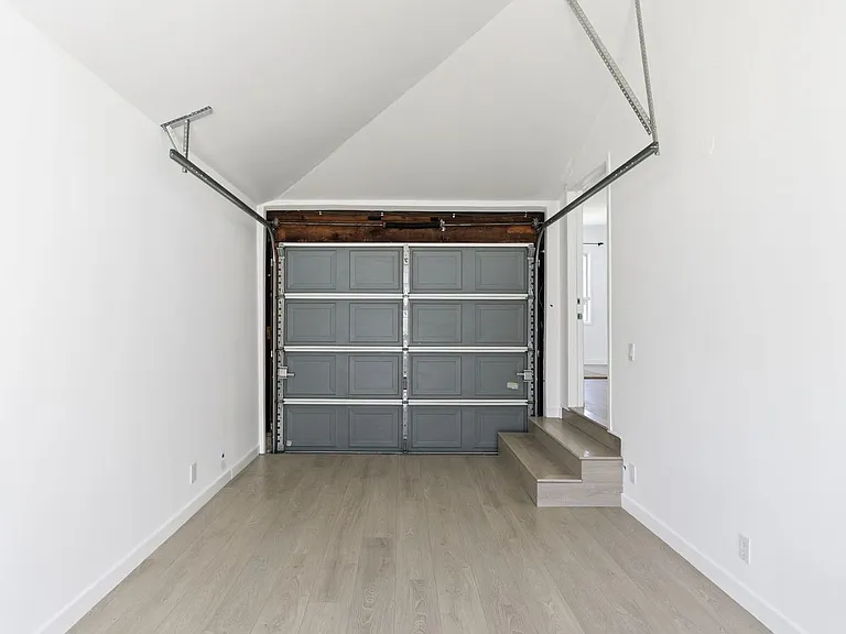 17418 Califa St — Photo 26