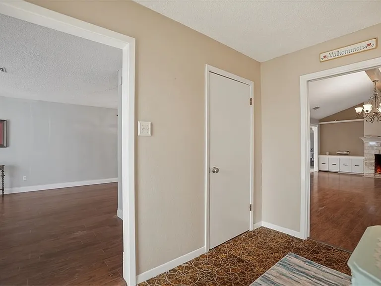 6826 Sahara Dr — Photo 5