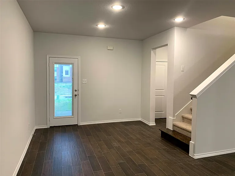 407 Milverton Dr — Photo 11