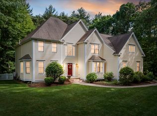 2 Catalpa Ln, Mendon, MA 01756