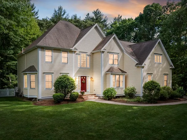 2 Catalpa Ln, Mendon, MA 01756