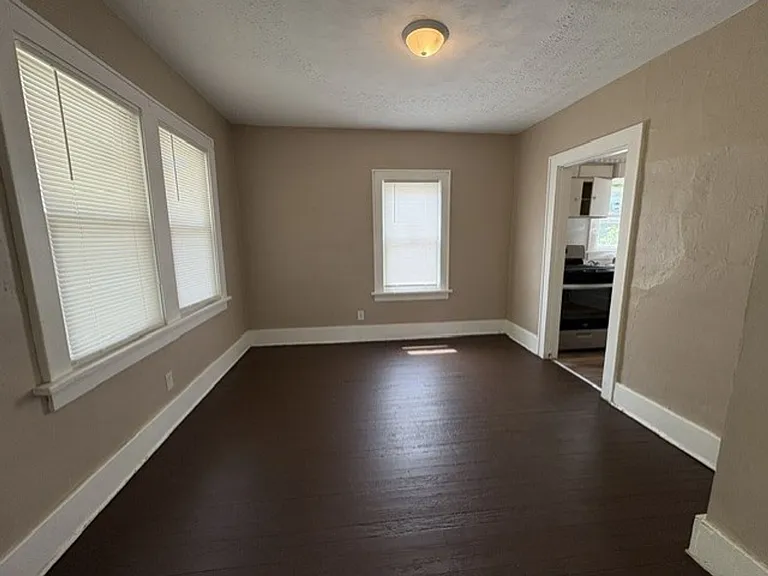 668 Roscoe Ave — Photo 4