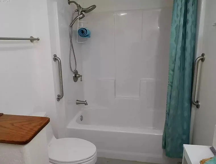 1774 Bancroft Ave — Photo 17