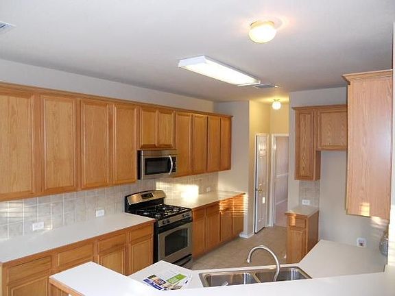 3rd image of 925 Green Pond Dr