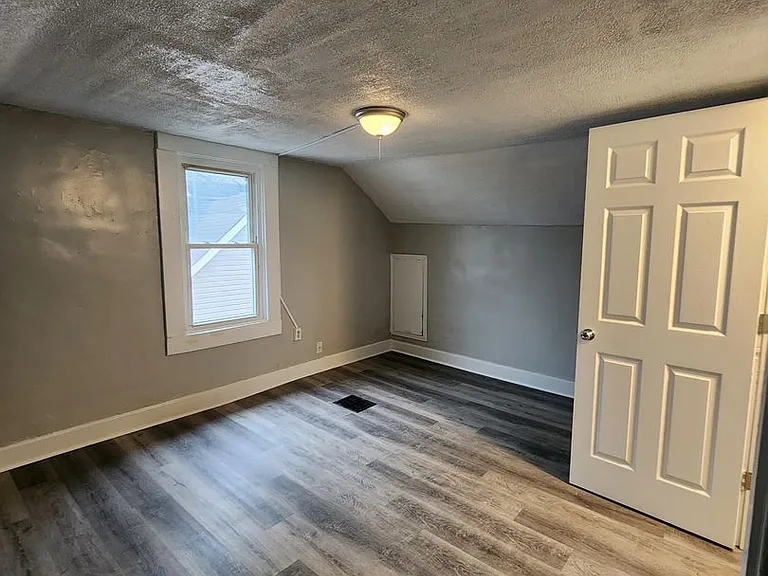 316 S Oakland Ave — Photo 3