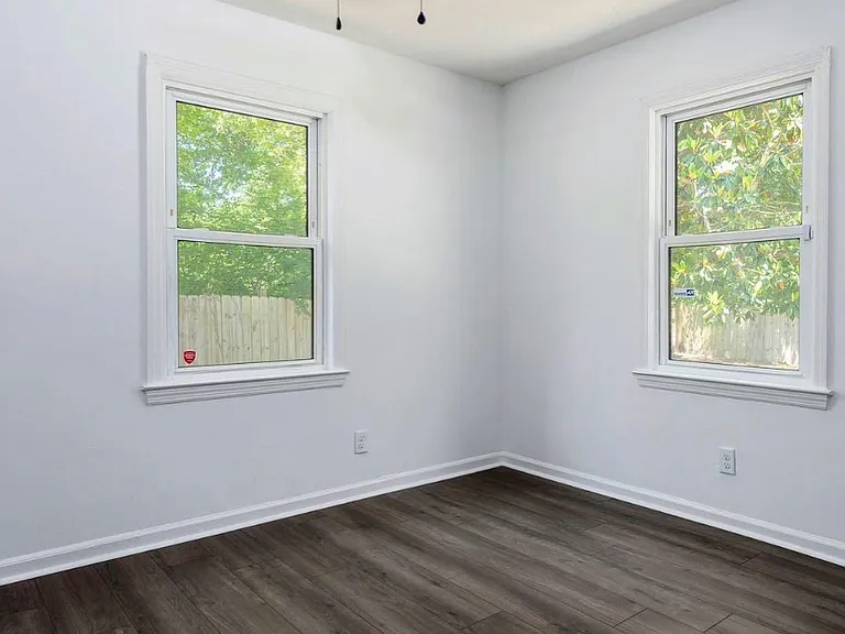 431 Sarah Dr — Photo 9