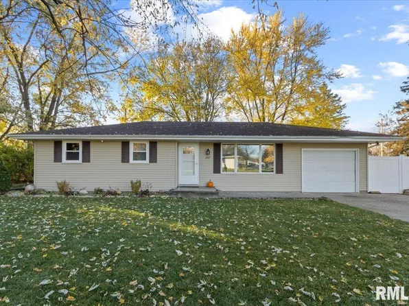 207 James Pkwy, Washington, IL 61571