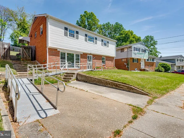 7418 Dominion Dr, Oxon Hill, MD 20745