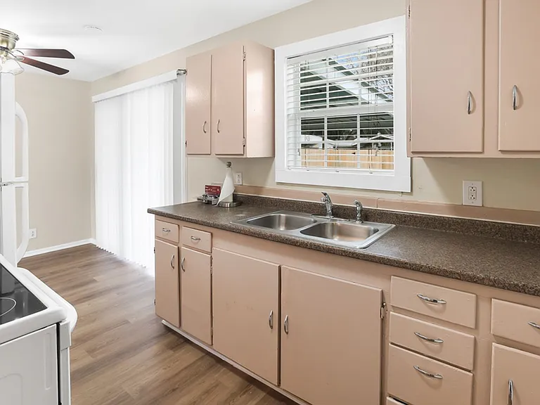 115 Harcourt Ave — Photo 13