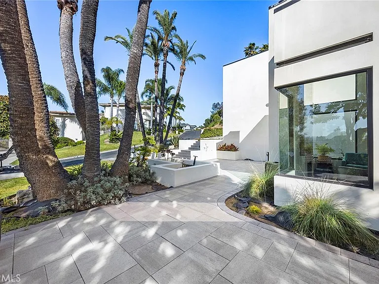 275 S Owens Dr — Photo 35