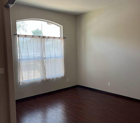 5th image of 3715 Laguna Pl
