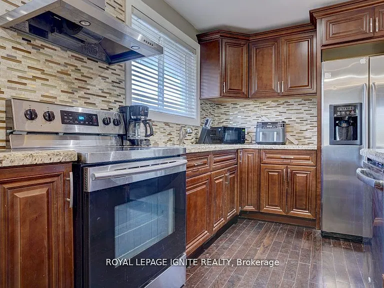 53 Sundance Cres #MAIN FL — Photo 8