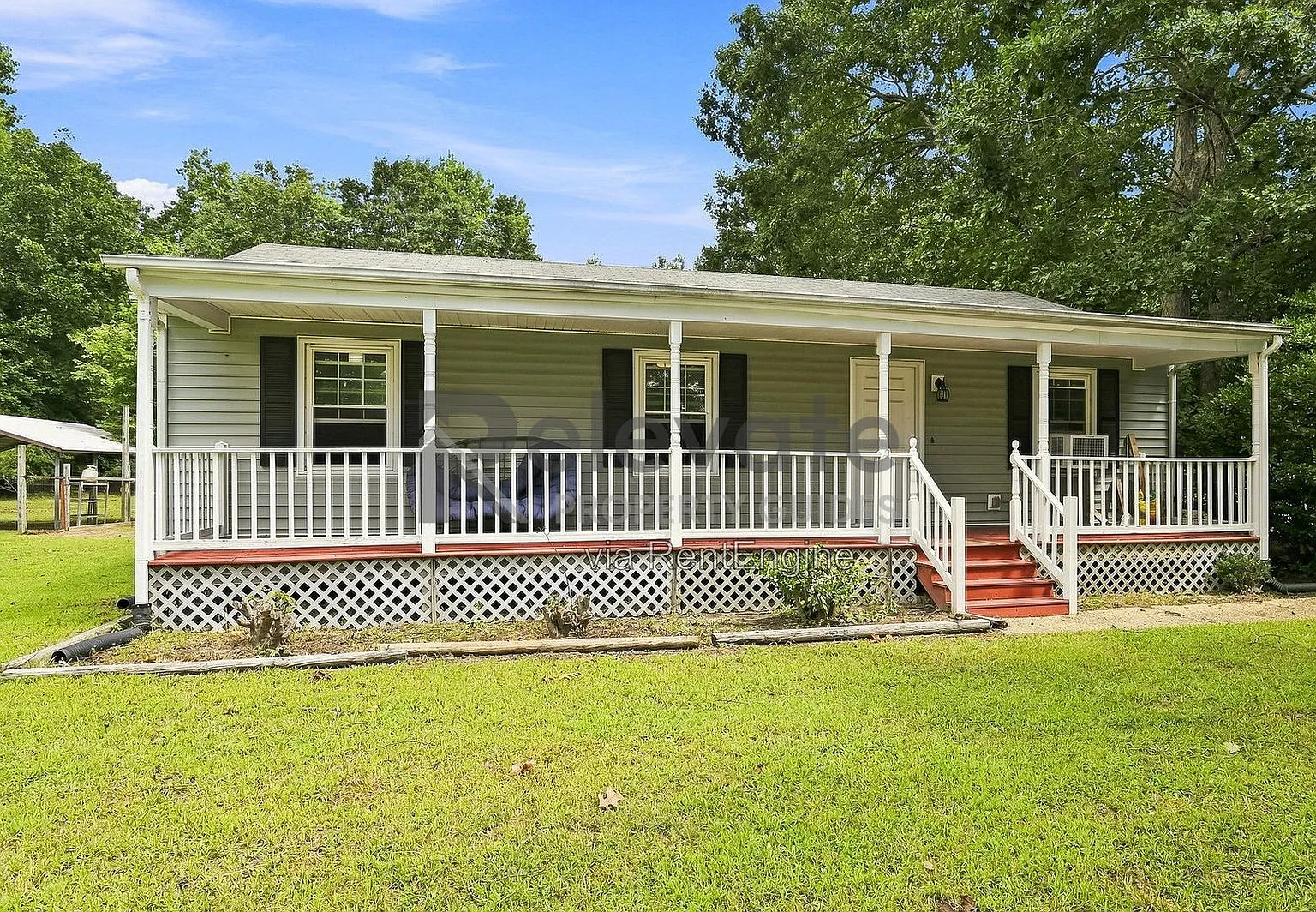 3 bed, 1.5 bath, 1248 sqft, $2,045 — Photo 1