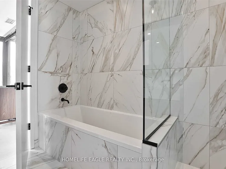 505 Richmond St W #827 — Photo 29