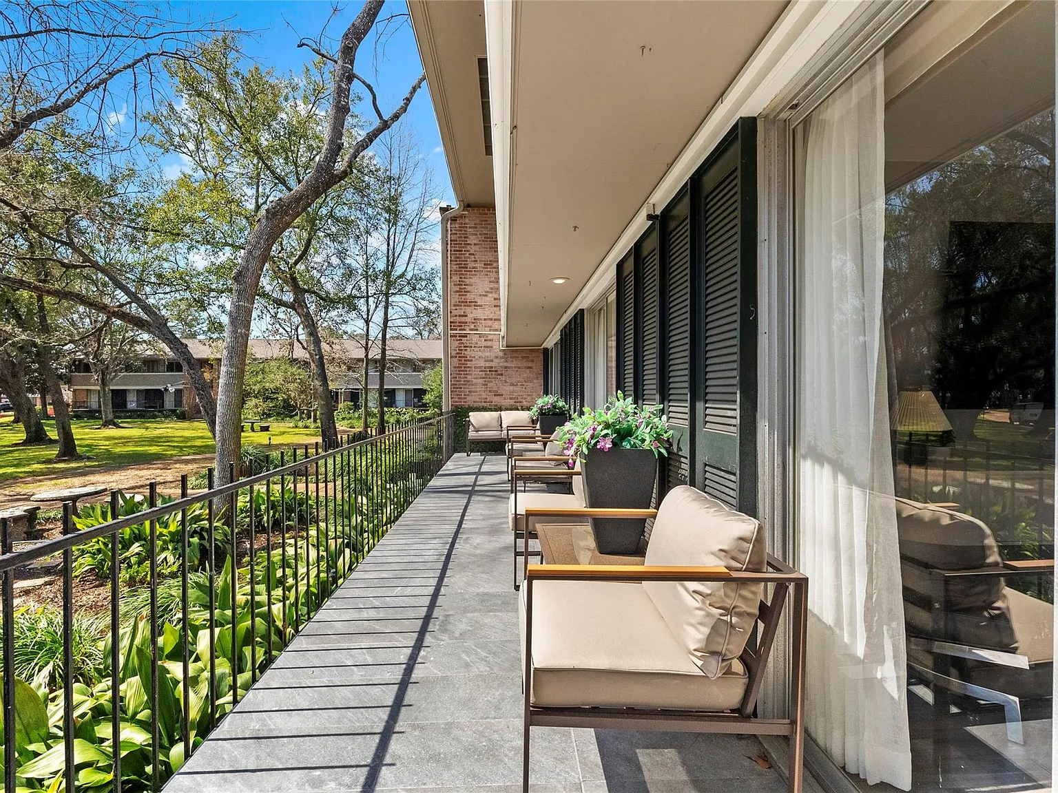 2 bed, 2.0 bath, 1302 sqft, $2,800 — Photo 1