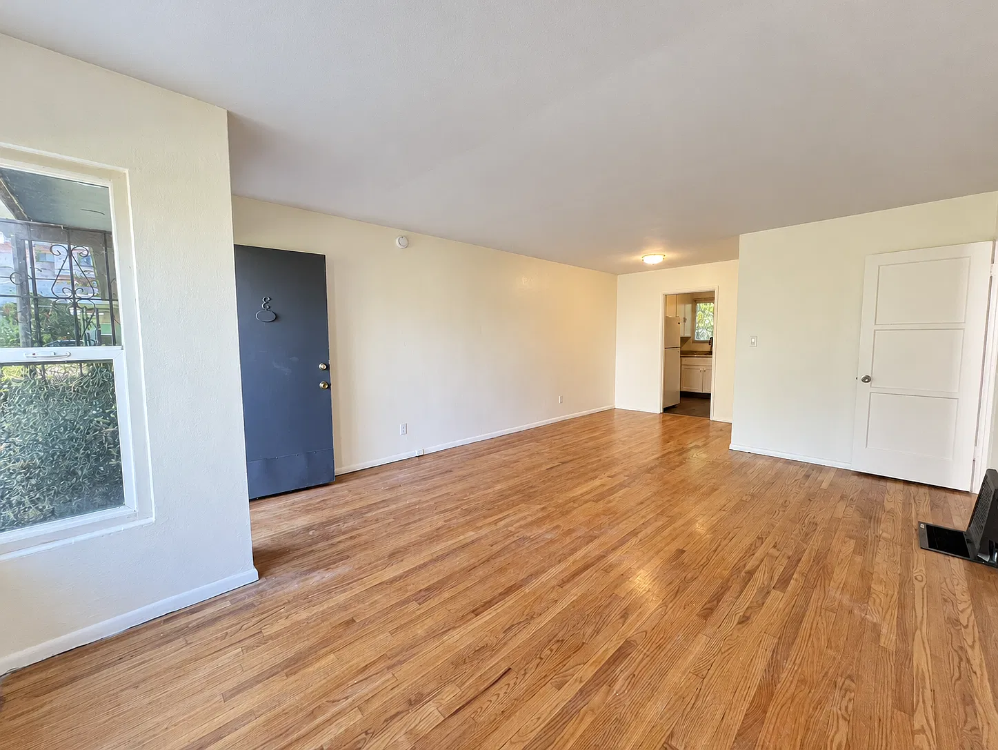 2 bed, $2,500 — Photo 4