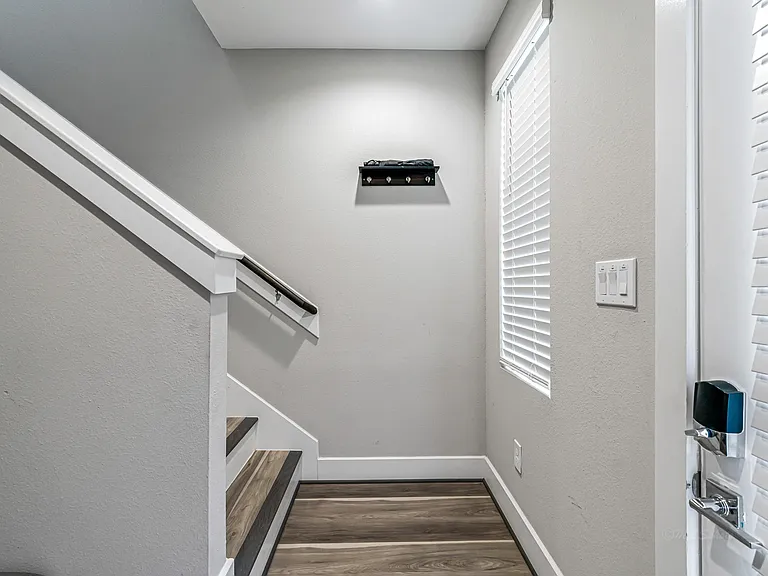 240 Julia St #A — Photo 6