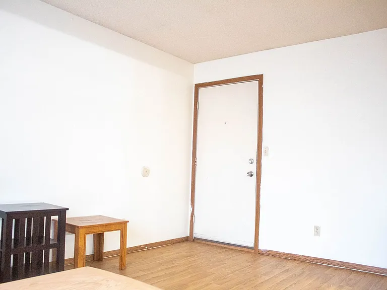 907 W Oregon St — Photo 2