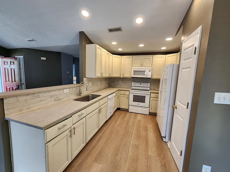 806 Homestead Park Dr — Photo 6