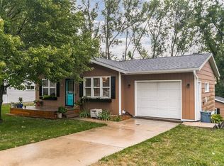 1095 Parkview Dr, Marion, IA 52302