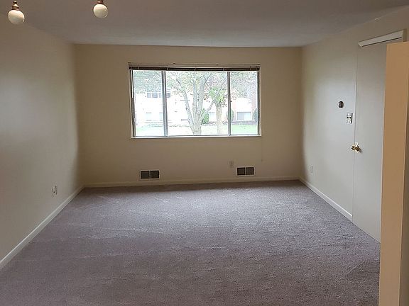 4th image of 222 Argus Dr