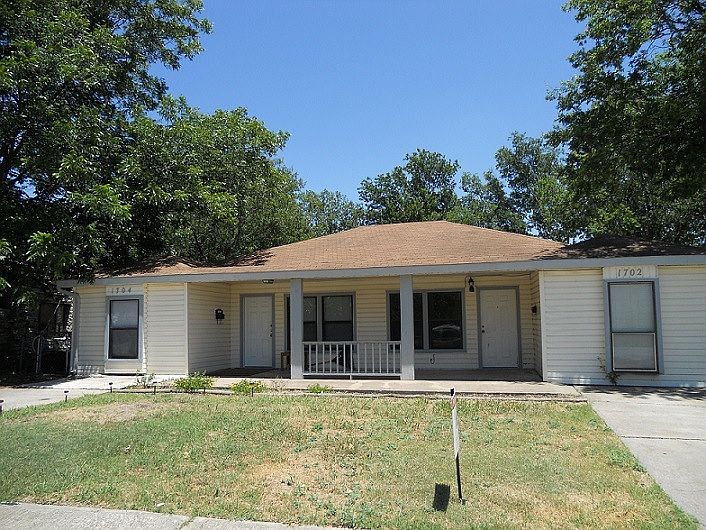 1st image of 1704 Fairview Dr