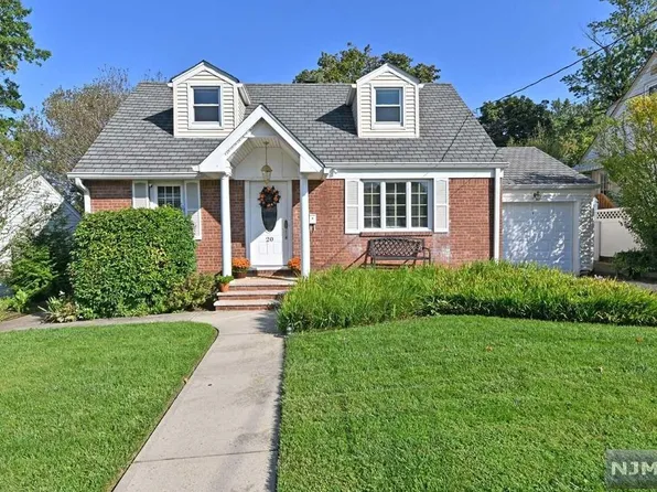 20 Andover Ave, Dumont, NJ 07628