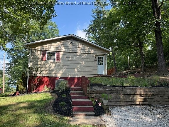3rd image of 735 Thompson Rd
