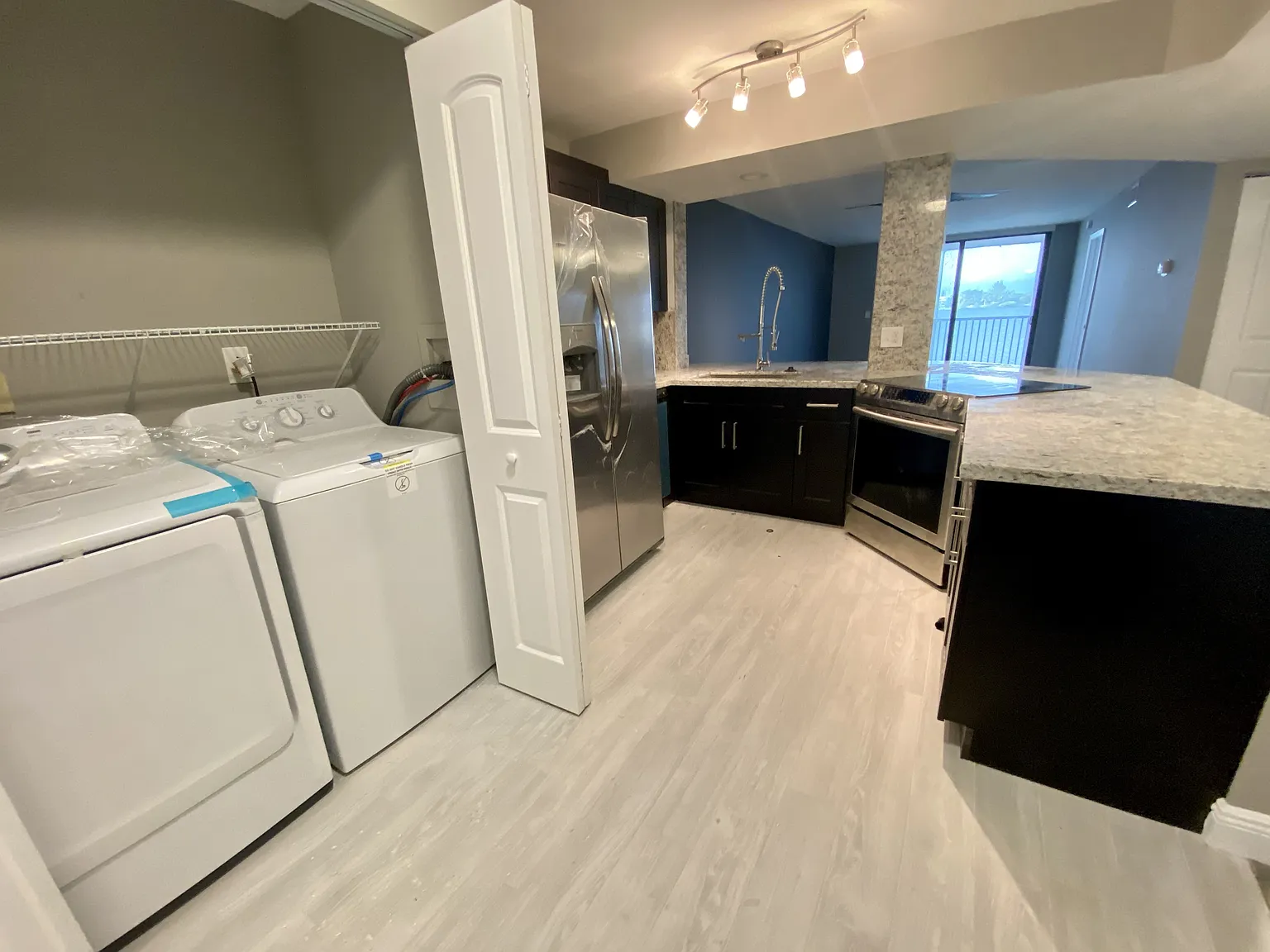 117 Lake Emerald Dr — Photo 4