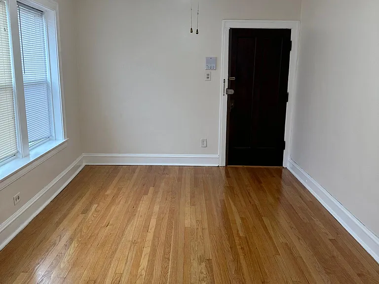 2137 W Cornelia Ave #2W — Photo 2