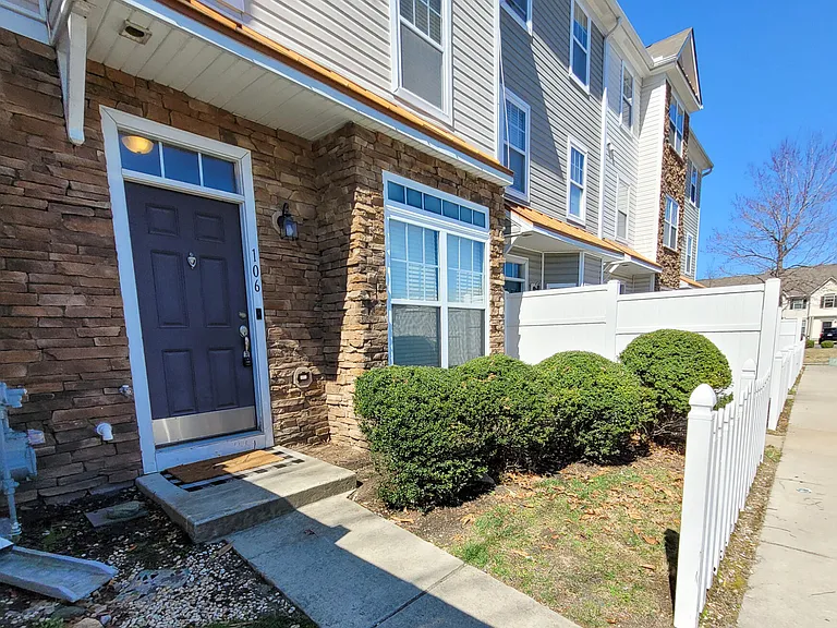 11721 Coppergate Dr #106 — Photo 2