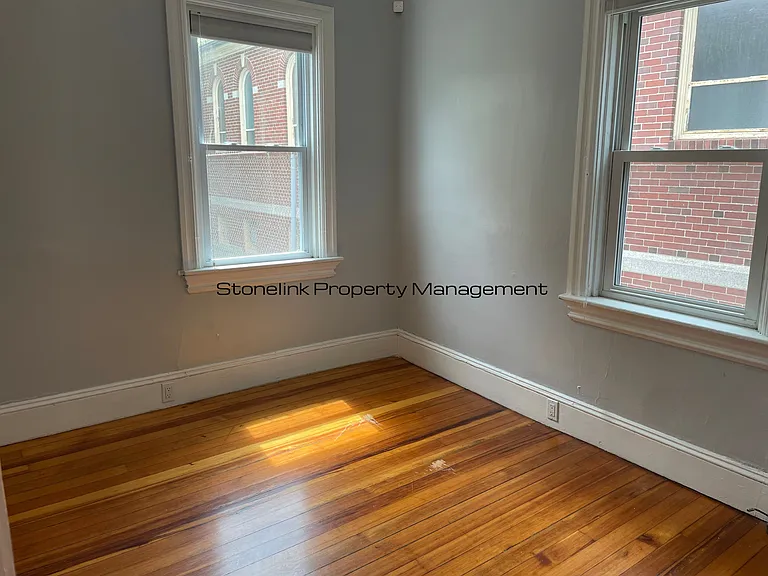 340 Smith St — Photo 14