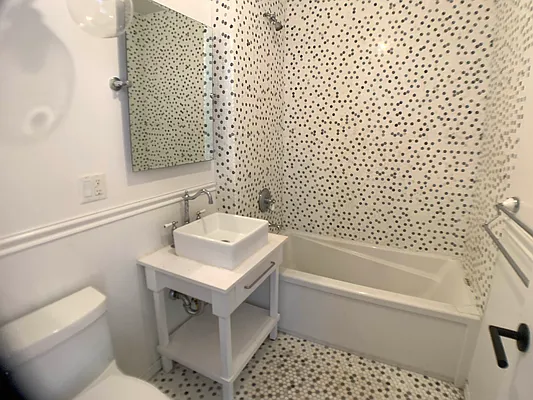 Rented by Tapiro Realty | media 11