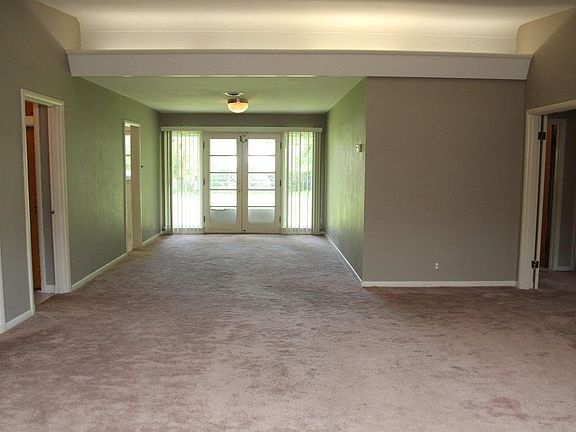 2nd image of 946 Briarwood Ln