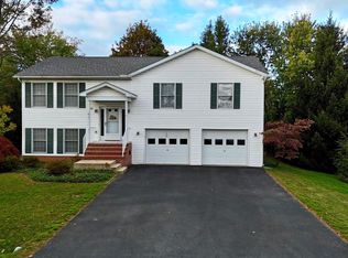 51 Finch Ln, Falling Waters, WV 25419