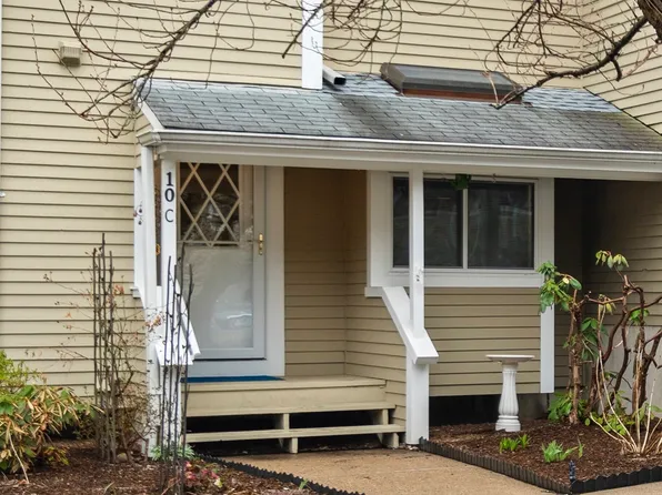 10 Wiggins Farm Drive #C, Simsbury, CT 06070